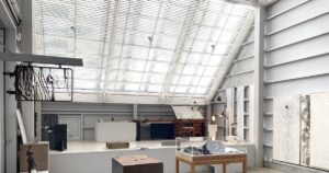 地域レビュー（北陸甲信越）：尺戸智佳子評「シーラカンス開館10周年 武士郎の多相世界」（シーラカンス 毛利武士郎記念館）／「小林千紗のガラス−ゆれる呼吸−」（Gallery O2）｜美術手帖