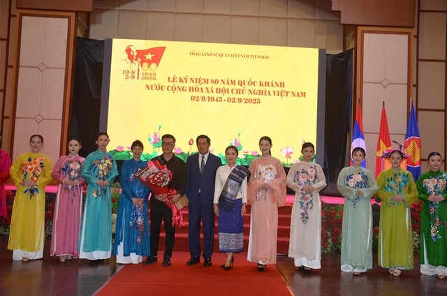 Thời trang ngoại giao- Ảnh 3.