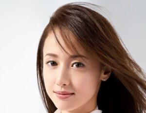 39歳 沢尻エリカ 衝撃の最新ショットに「エリカ様健在！」「エグ」「相変わらず美しい」蜷川実花とタッグ 1か月あたりのファッション＆美容費用についても解説 | LIMO