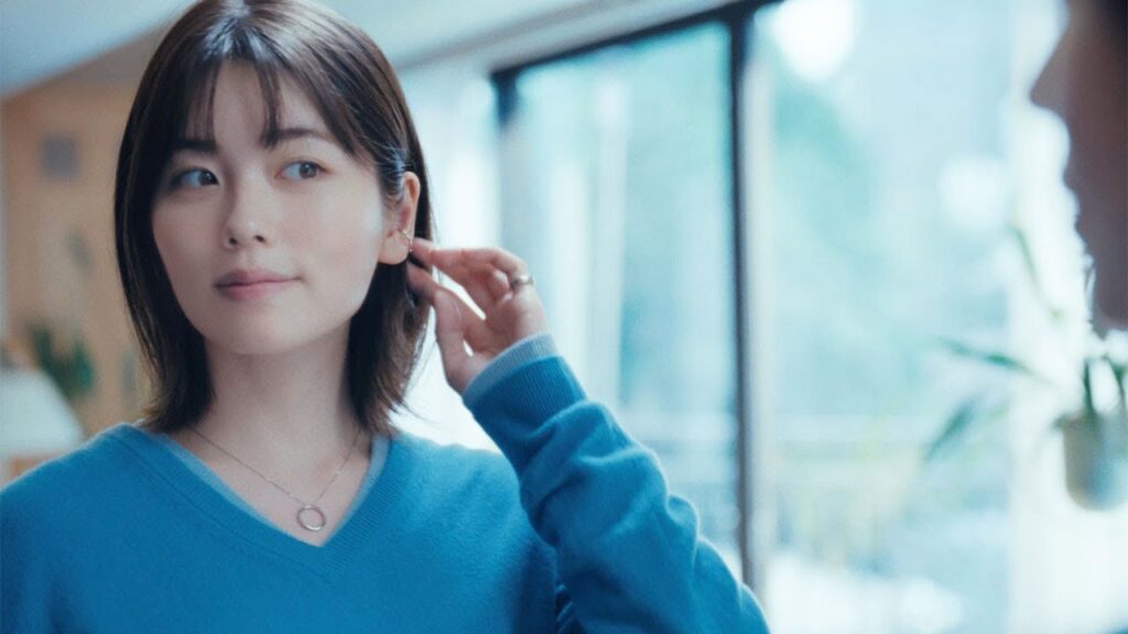 小芝風花、輝くジュエリー　キュートな笑顔はじける　「プラチナ・ウーマン」オリジナルムービーに出演