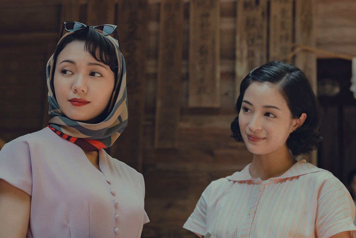 映画『遠い山なみの光』、広瀬すずと二階堂ふみが出会う場面の映像が公開