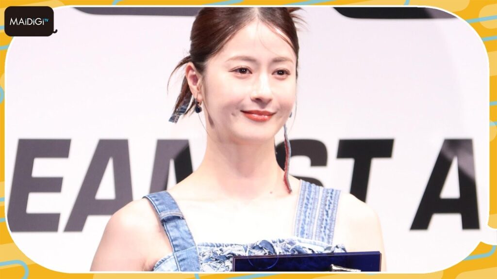 松本若菜、美ウエスト＆美肌輝く　「ベストジーニスト」受賞に笑顔