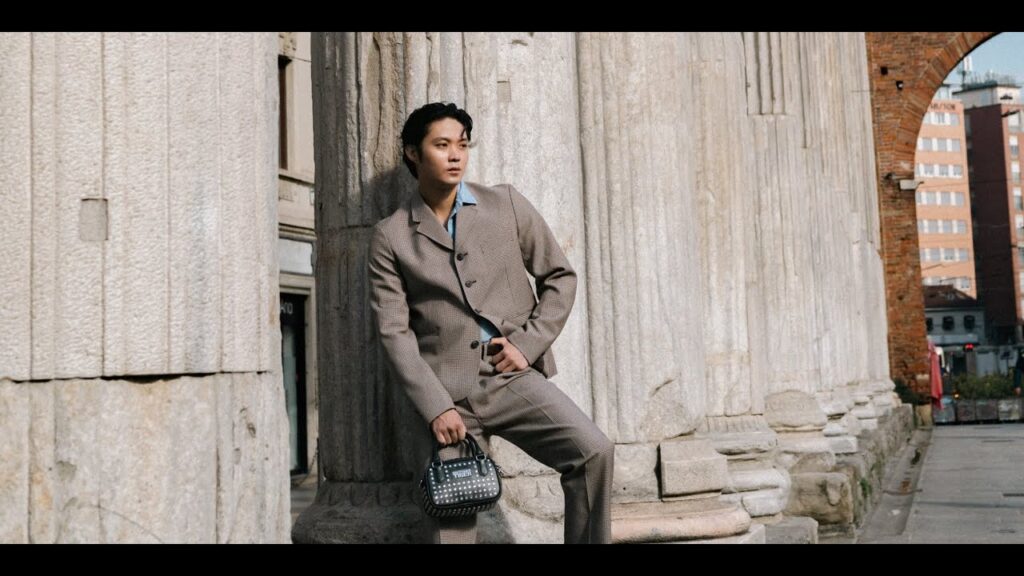 磯村勇斗が体現するオニツカタイガーのアーバンデュアリティ in ミラノ｜ Esquire Japan