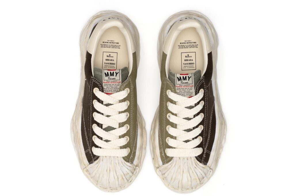 メゾン ミハラヤスヒロ“最大規模”の新旗艦店が神宮前ビルディングに、限定スニーカーも - ファッションプレス