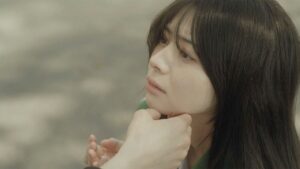 “殺人タックル”による謎の惨殺事件！？　吉田伶香が“スポ根ホラーラブコメ”で主演　映画「翔んだタックル大旋風」予告編