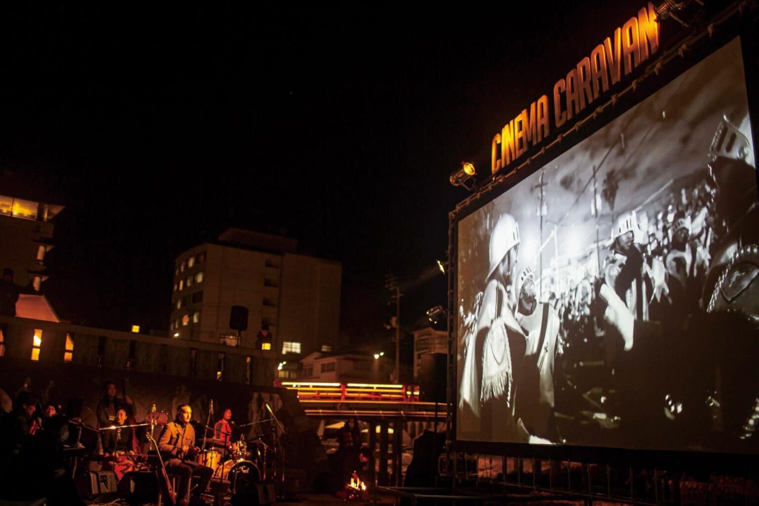 野外シアターイベント「品川国際映画祭」アニメ映画『この世界の片隅に』など36作品を無料上映 - ファッションプレス