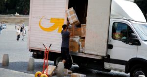 イタリア、低額小包に課税計画 ファッション産業保護へ | ロイター イタリア、低額小包に課税計画 ファッション産業保護へ | ロイター