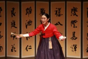 韓国「ユネスコ無形文化遺産」パンソリ…在日3世唱者が挑む「250年伝統芸能」の継承 写真枚 国際ニュース:AFPBB News 韓国「ユネスコ無形文化遺産」パンソリ…在日3世唱者が挑む「250年伝統芸能」の継承 写真枚 国際ニュース:AFPBB News