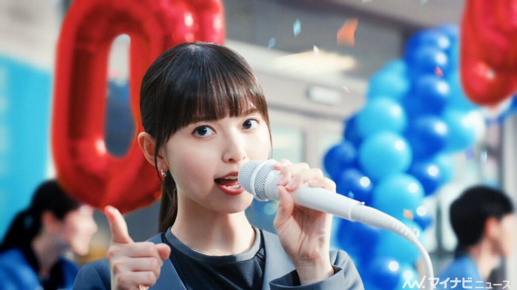 齋藤飛鳥、カメラ目線で美声披露！カウボーイ姿の反町隆史を「ダンディです」 CM初共演で意気投合 ソフトバンクスマホデビュー祭新CM &メイキング映像公開