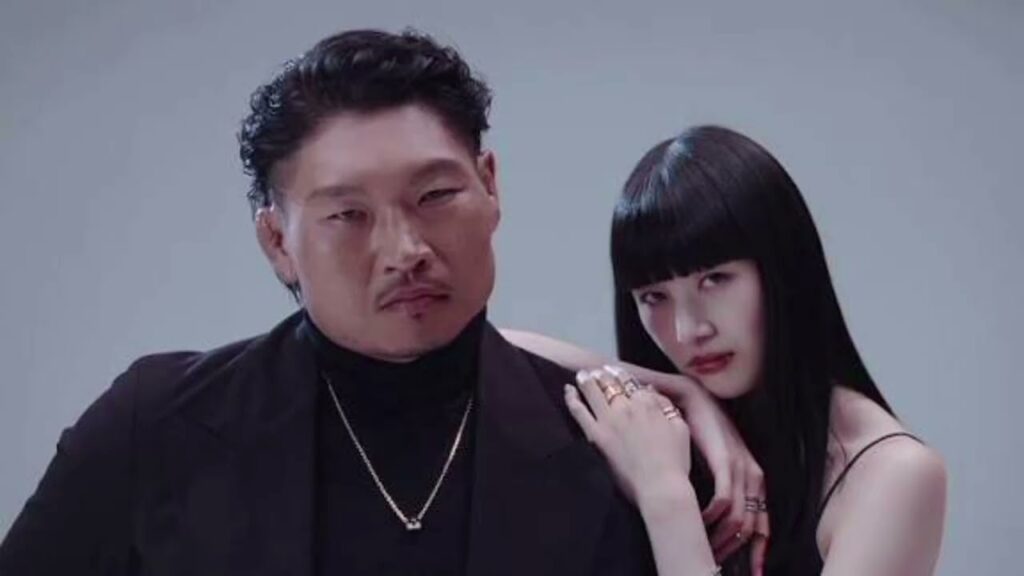 ＜新井貴子＞夫・稲垣啓太選手とファッション撮影初共演　「手を重ねていると彼の体温が伝わって…」