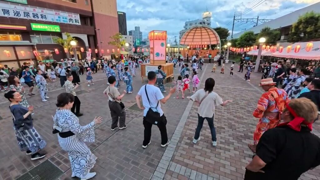 【ダンシング・ヒーロー】（荻野目洋子）　亀有五丁目西町会盆踊り３　2025年8月3日　亀有リリオパーク