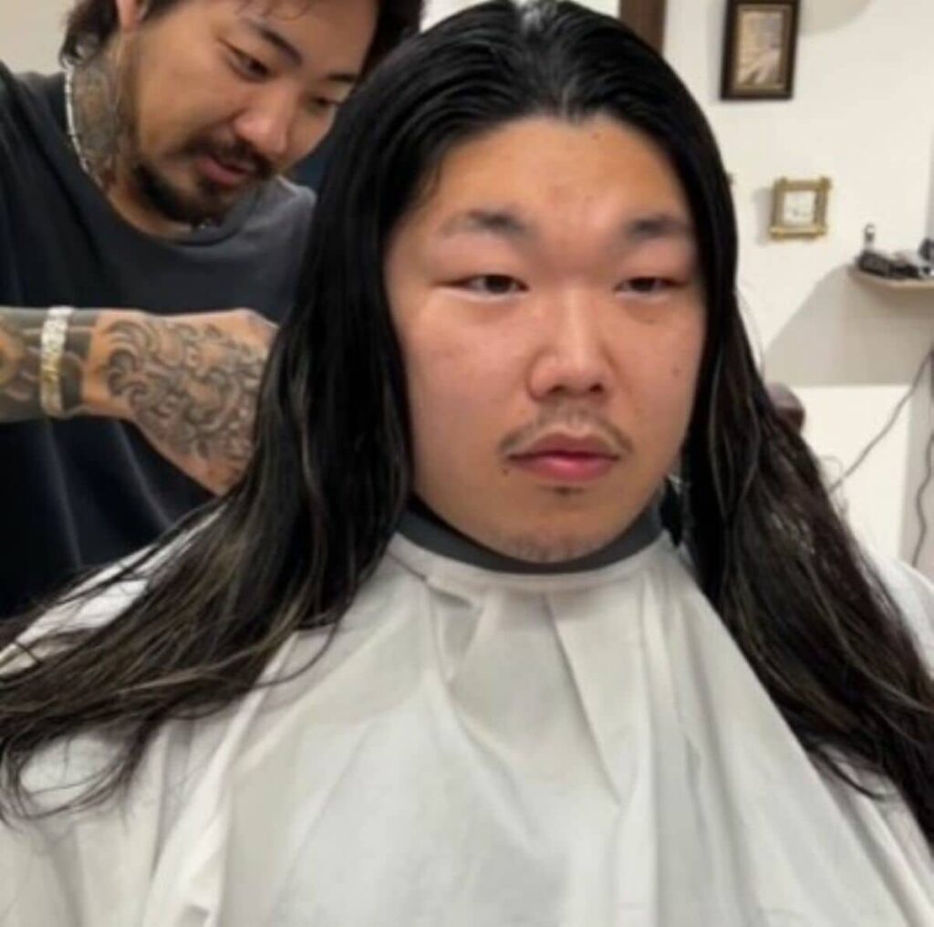 「スーパーロングの男性」が2年ぶりの短髪　まさかの変身姿に驚き！ おしゃれな「グランジパーマ」でイメチェン大成功 | LIMO | くらしとお金の経済メディア
