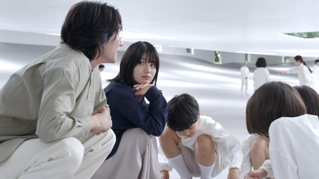 蒔田彩珠＆栁俊太郎、性愛ない夫婦が赤ちゃんカフェ化した世界で親になる／映画『消滅世界』本編＆メイキング映像