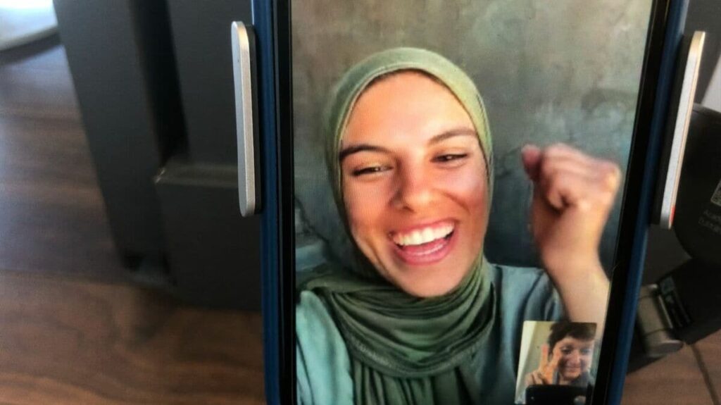 途切れがちの電波でガザの絶望的状況を伝えた女性写真家が忘れなかった笑顔…映画『手に魂を込め、歩いてみれば』(1/6) | JBpress (ジェイビープレス)