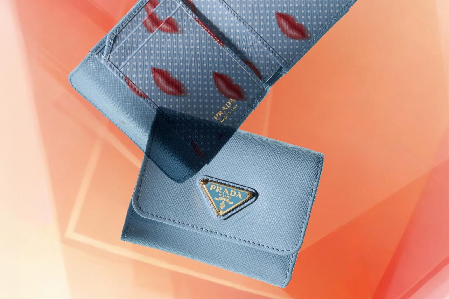 プラダ“リップ柄”レザー財布&カードケース、やわらかパステルカラーで – ファッションプレス プラダ“リップ柄”レザー財布&カードケース、やわらかパステルカラーで - ファッションプレス