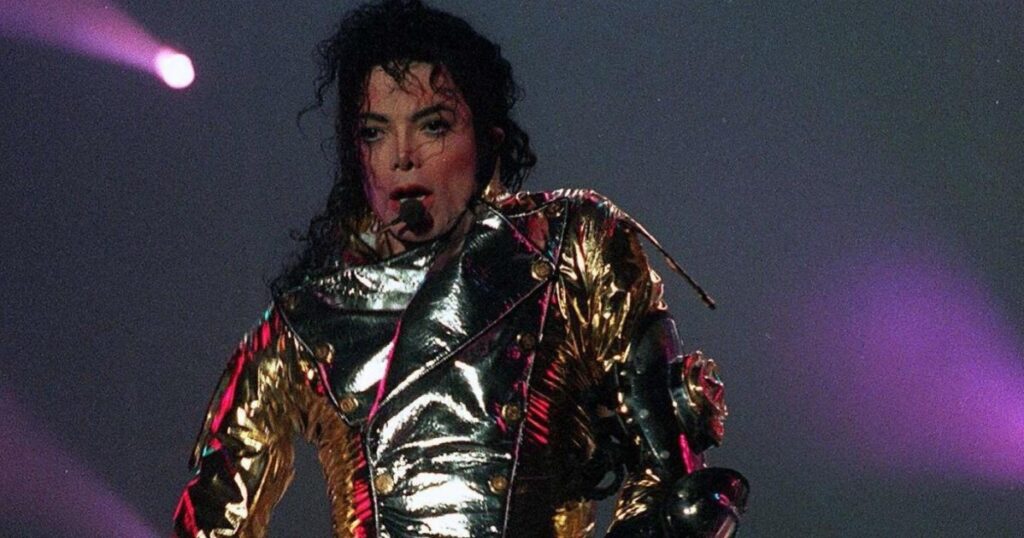 経済雑誌Forbes (フォーブス) が『最も稼ぐ故人』ランキングを発表、第1位にはMichael Jackson (マイケル・ジャクソン) がランクイン 経済雑誌Forbes (フォーブス) が『最も稼ぐ故人』ランキングを発表、第1位にはMichael Jackson (マイケル・ジャクソン) がランクイン