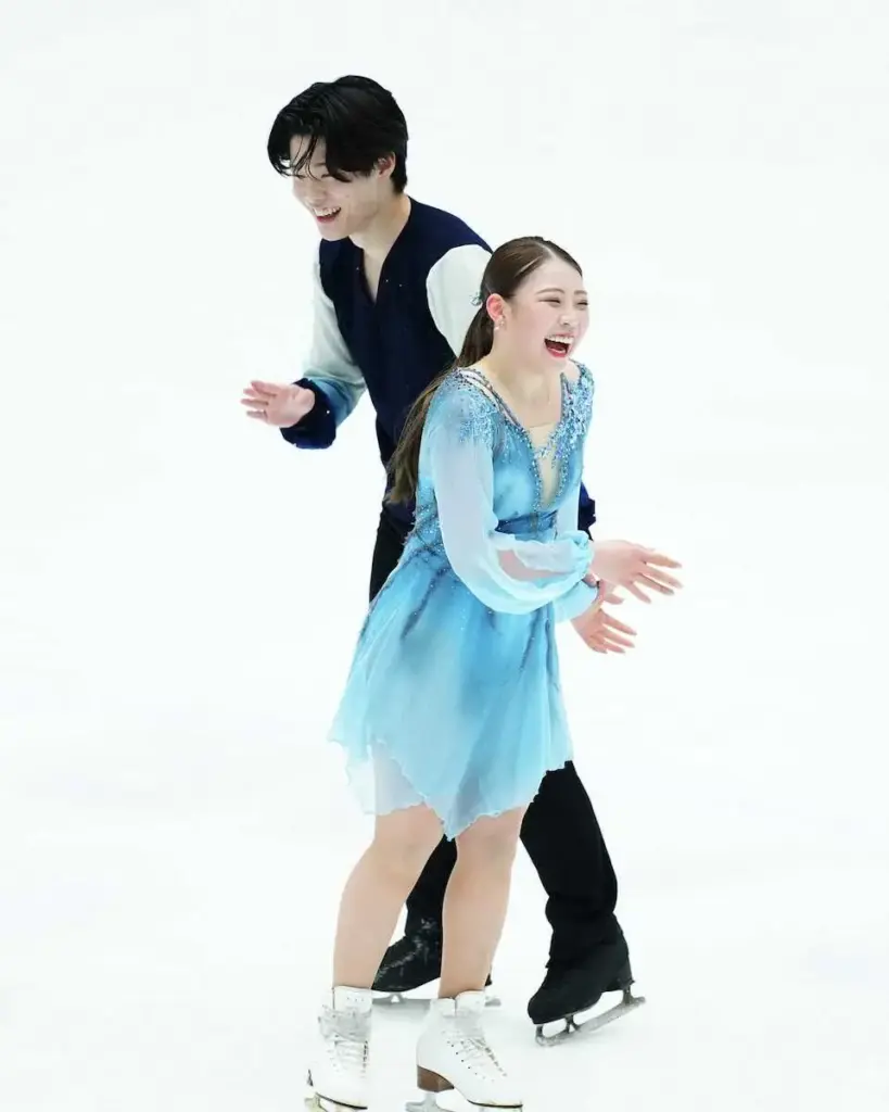 【記事全文】紀平梨花　最高のスマイルにネットも「おかえり！」“りかしん”最後はおでこぶつけ合って互いに爆笑 - スポニチ Sponichi Annex スポーツ