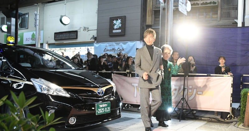 木村拓哉、通天閣前に“タクシー”で現れ沿道大熱狂 エスコートされた倍賞千恵子「もう最高」 – オリコンニュース 木村拓哉、通天閣前に“タクシー”で現れ沿道大熱狂 エスコートされた倍賞千恵子「もう最高」 - オリコンニュース