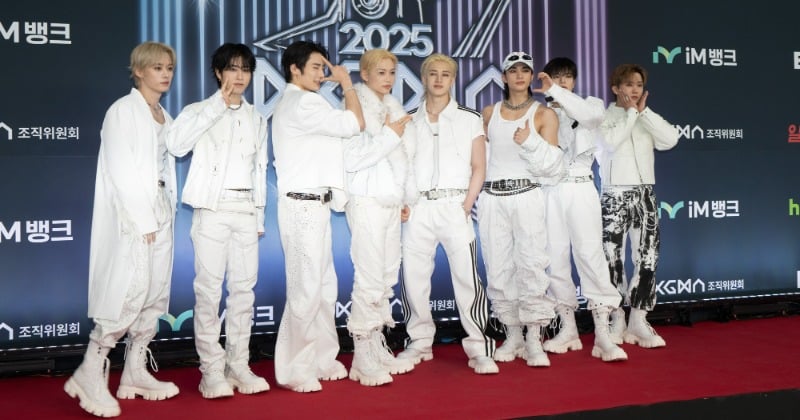 【KGMA】Stray Kids、大賞含む5冠達成「私たちの力はSTAYから出る」 KickFlipに”兄の顔”も – オリコンニュース 【KGMA】Stray Kids、大賞含む5冠達成「私たちの力はSTAYから出る」 KickFlipに”兄の顔”も - オリコンニュース
