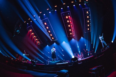 RADWIMPSのライブの様子。(Photo by Takeshi Yao)