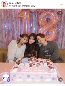ケーキを前に親子３ショットを披露した希空　インスタグラム（＠ｎｏａ．＿．１１２６＿）より