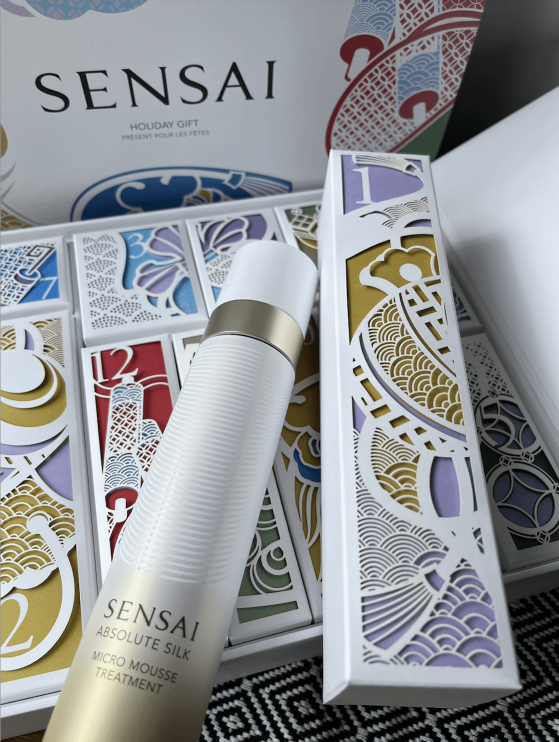 センサイ ホリデーギフト b ¥39000(数量限定)/SENSAI(カネボウ化粧品) ※セット内容:AS マイクロ ムース トリートメント s 90g、AS マイクロ エッセンスインローション 60ml、センサイ AS...