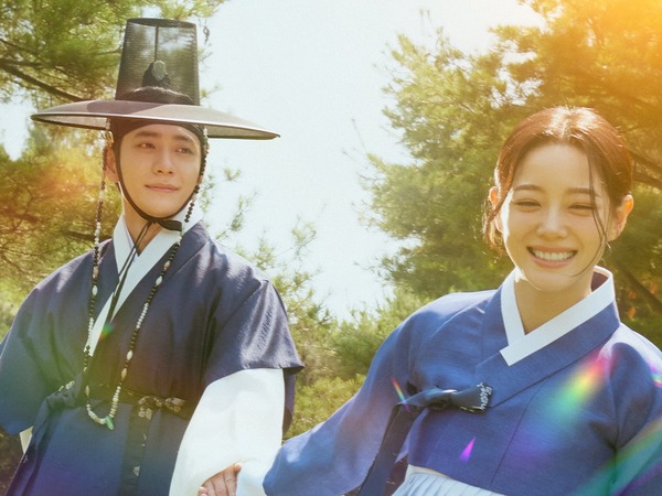 『この川には月が流れる』カン・テオ×キム・セジョンが魂の入れ替わりで運命を超える | cinemacafe.net