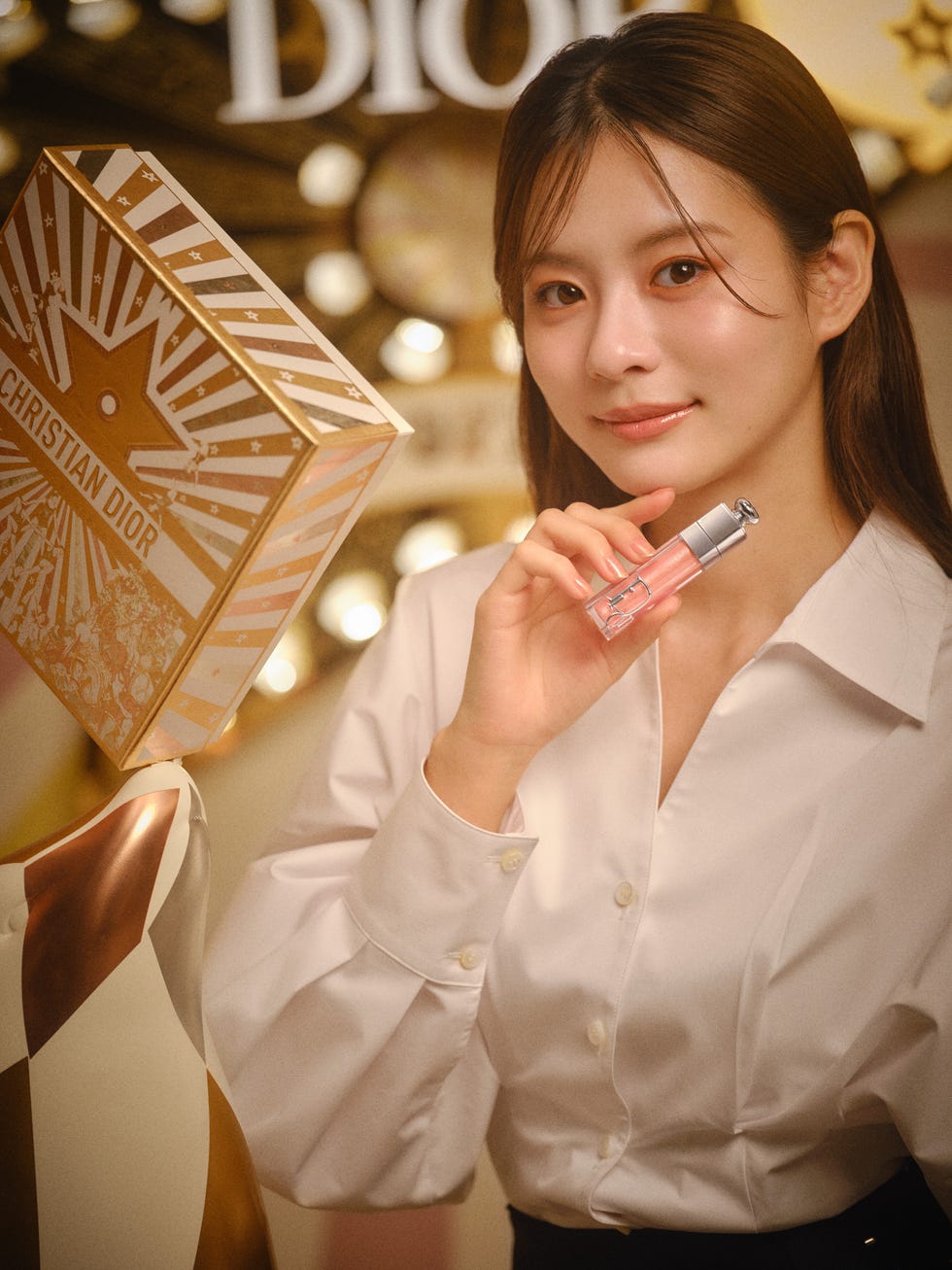 永瀬莉子が彩る、2つのホリデーリップ。“ディオール アディクト リップ マキシマイザー”新作で叶える、冬の表情