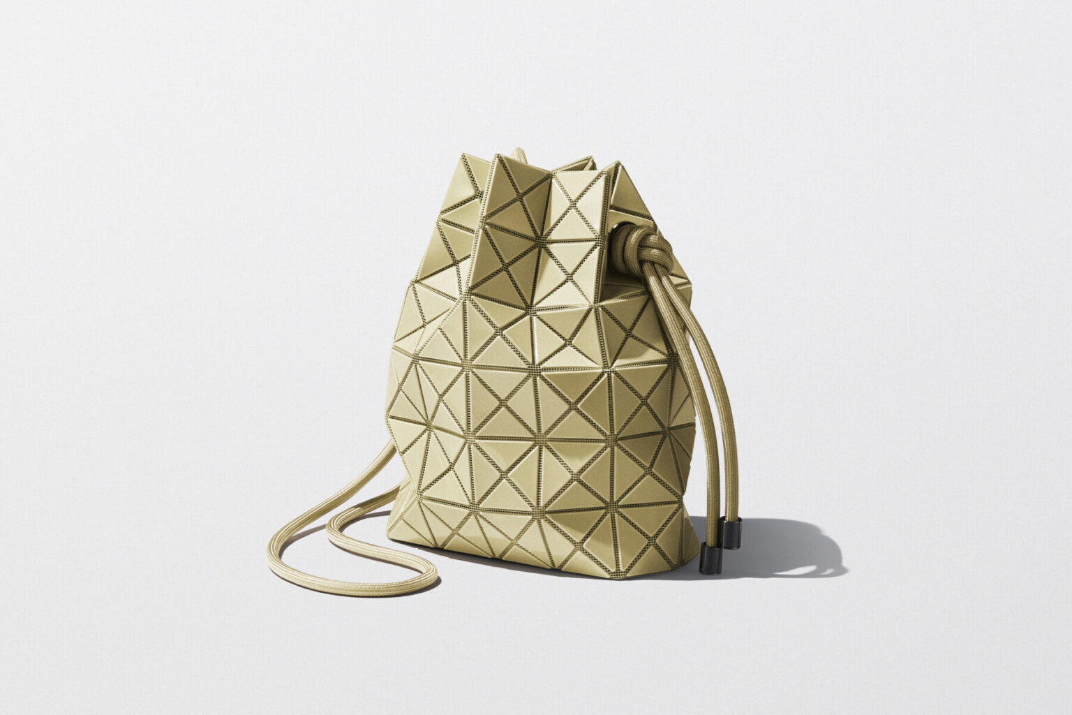 BAO BAO ISSEY MIYAKE（バオ バオ イッセイ ミヤケ）12月の新作ラインナップをご紹介 – 装苑ONLINE