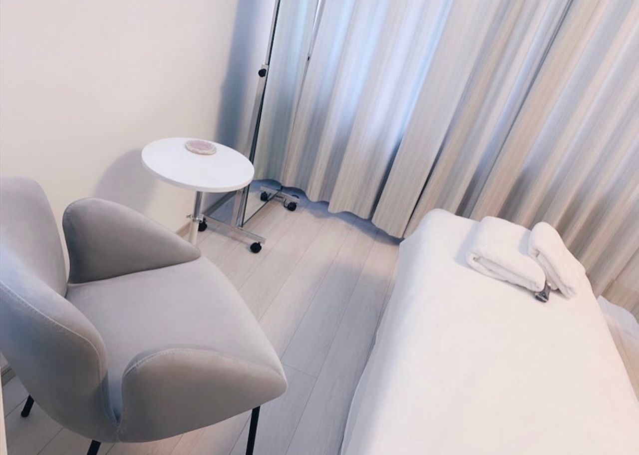 今回体験したボディ×フェイシャルは120分 ¥38000。ほか、ボディ80分(腸マッサージ込み) ¥29000、ヘッドスパ 80分 ¥27000、サーモシェイプ 60分 ¥29000、モビリフト 40分...