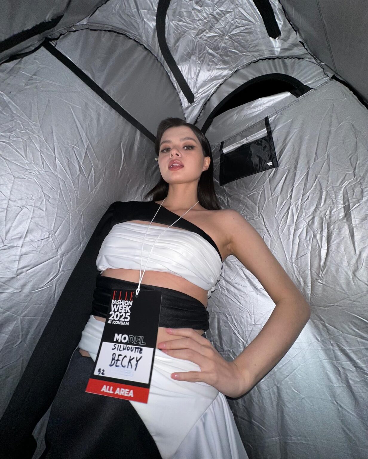 タイの人気女優ベッキーが「Elle Fashion Week 2025」に参加!さまざまなルックで存在感を放つ – タイナウ! Thainow タイナウ! Thainow