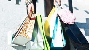 古着は本当にサステナブルなのか？ ファストファッション化しつつある、セカンドハンド品の消費 | Vogue Japan