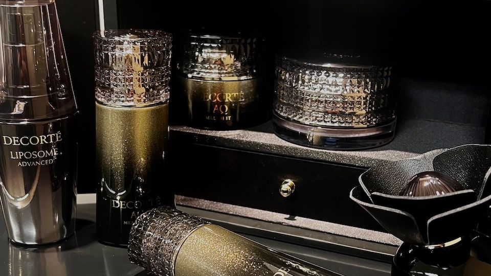 総額30万円超え!美容エディターが選ぶ高額ホリデーコフレ5選|ラ・プレリーやコスメデコルテなど極上スキンケアを体験 | Vogue Japan 総額30万円超え!美容エディターが選ぶ高額ホリデーコフレ5選|ラ・プレリーやコスメデコルテなど極上スキンケアを体験 | Vogue Japan