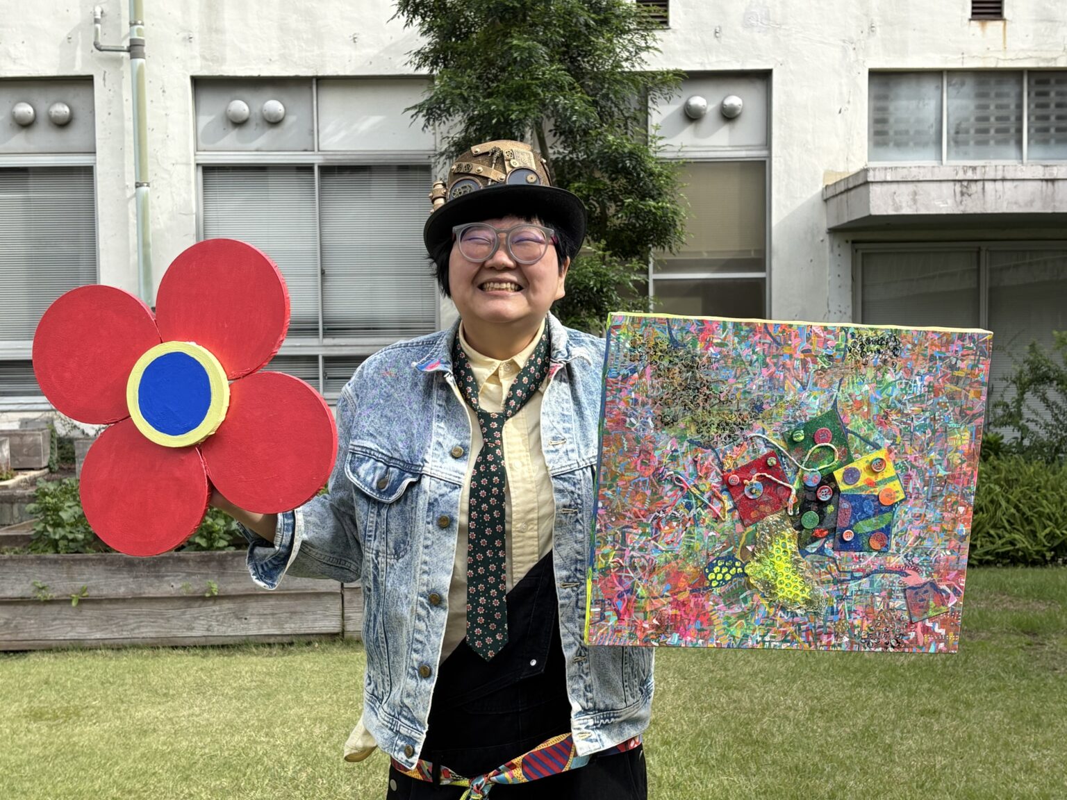 芸能界にファンも多い“アート芸人ひとみ”が展覧会で念願の受賞! 「絵を描き続けていたら、みんなが私を見つけてくれた」 | FANY Magazine 出典: FANY マガジン