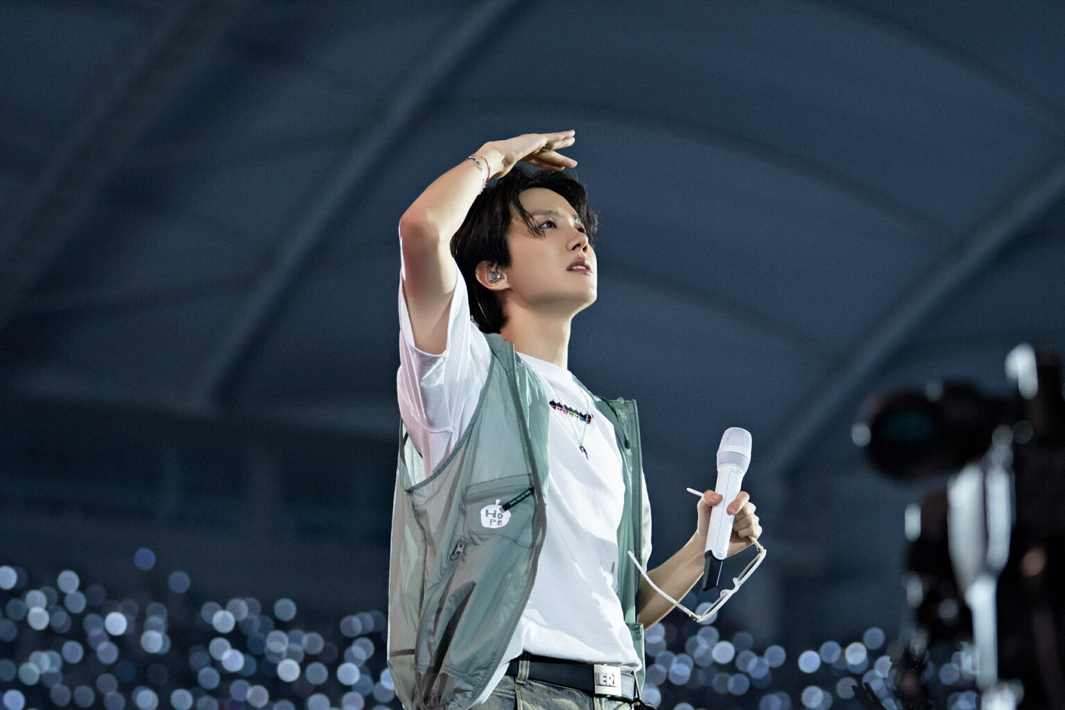 ステージを愛し、ステージに愛されるJ-HOPEのプロフェッショナルな姿「j-hope Tour 'HOPE ON THE STAGE' THE MOVIE」レビュー – 推し楽 推し楽