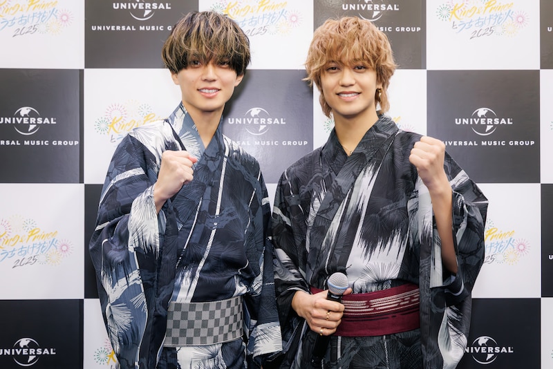 ガッツポーズを見せるKing & Prince。