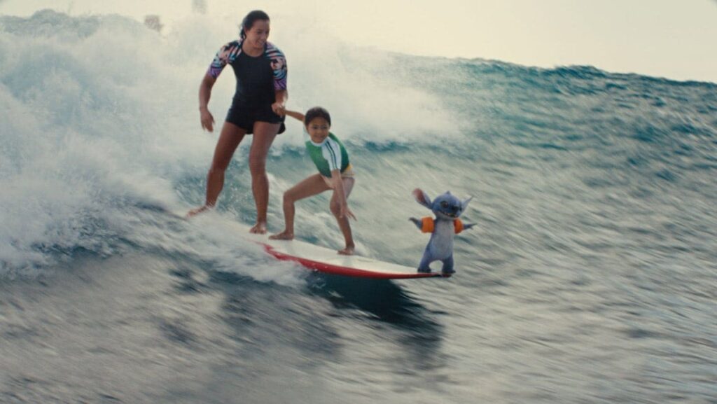 全世界の興行収入が10億ドルを突破したディズニーの実写映画『リロ＆スティッチ』Courtesy of Disney