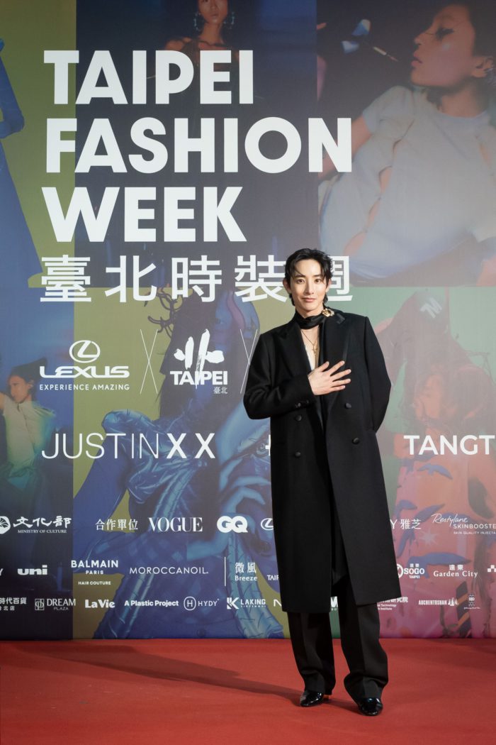 Dolce & Gabbanaを纏いレッドカーペットに登場した韓国俳優イ・スヒョクさん