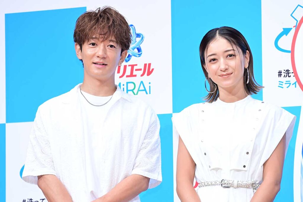 池田美優&大倉士門夫妻、洗濯は”バケツリレー方式” いつの間にかルールに「浴室から呼ばれる」 | ENCOUNT 「#洗ってはじメル_ミライプロジェクト」発足式に夫婦で出席した大倉士門と池田美優【写真:ENCOUNT編集部】