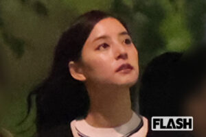 新木優子、抜群のスタイルで目立ちまくりのロケ姿！ 秋ドラマ『良いこと悪いこと』“考察要素” 満載で話題沸騰 | Smart FLASH/スマフラ[光文社週刊誌]