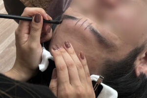 「こんなに変わるのか…」30代男性記者が初めての眉毛サロンを利用して驚いた施術後の変化 アデランスが長年培った「カウンセリング力」は眉毛にも応用されていた - マネーポストWEB