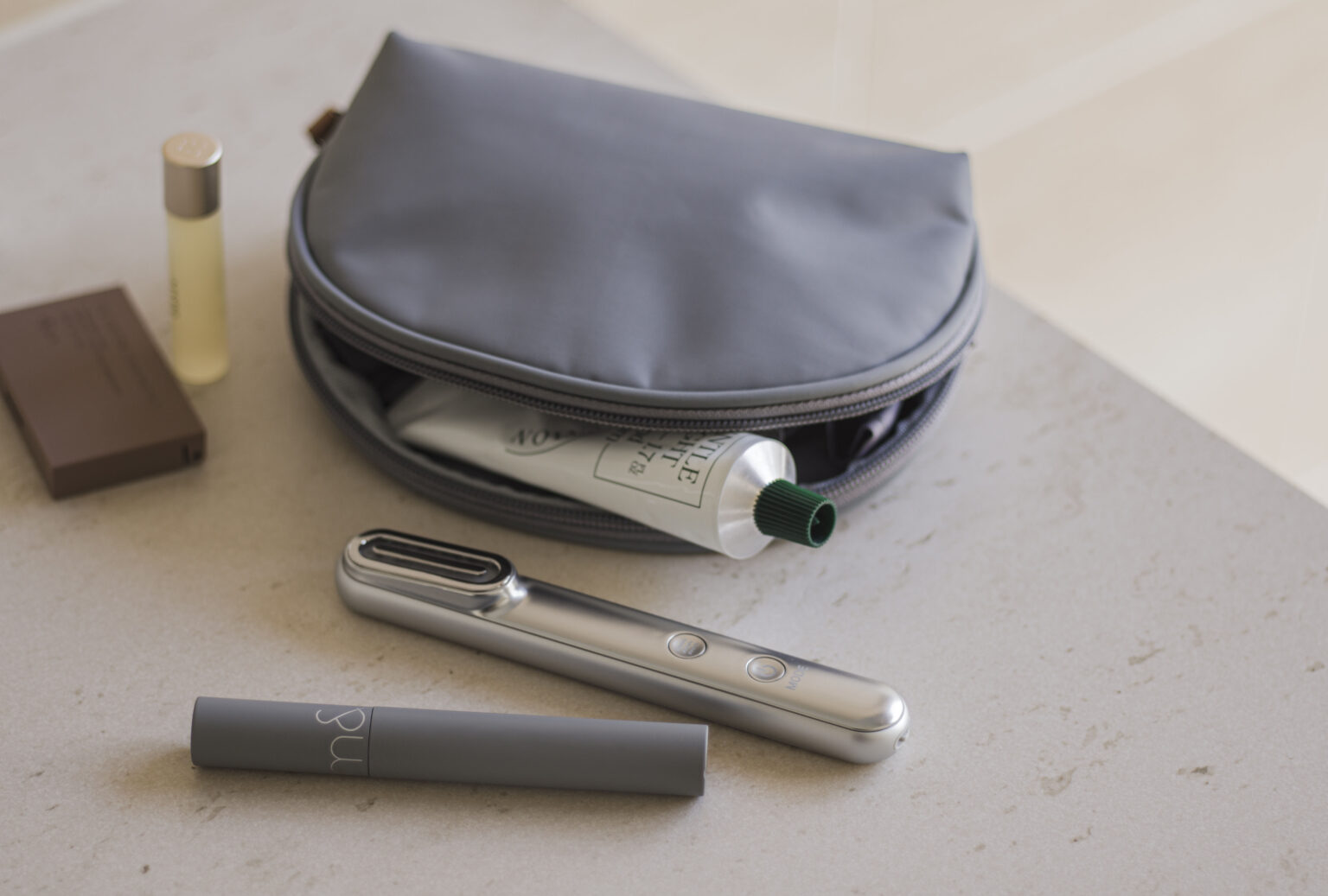 スキンケアをリデザインする「Re・De Suhada スティック美顔器」が「ロフト ベスト コスメ 2025」でロフトバイヤーが選ぶトレンドアイテム『ネクストコスメ』(ホリデーギフト部門)に 選出！