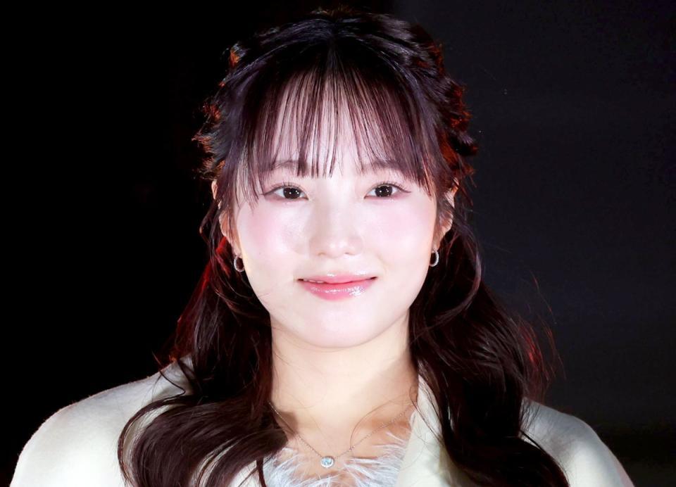 「透明感やば」「このビジュ最高」本田真凜 背中ハートの私服でぷく顔 無邪気ショットの数々に「可愛すぎてたまげた」「肌の白さが半端ない」 - デイリースポーツ