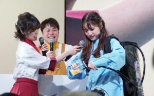 野球好きの内田真礼が“ビールの売り子”に！その腕前は…？：ボールパークでつかまえて！ | テレ東・ＢＳテレ東の読んで見て感じるメディア テレ東プラス