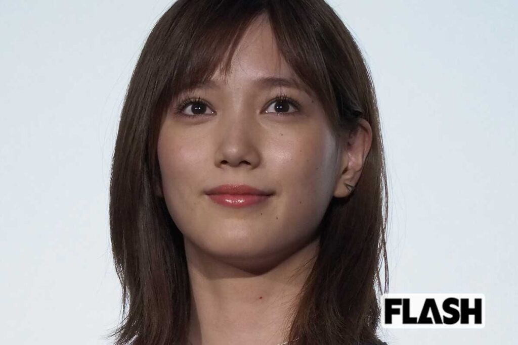 本田翼が魅せた“ミニ丈美脚”披露…TWICEツウィとの2ショットで見せた“素顔の一瞬”とは