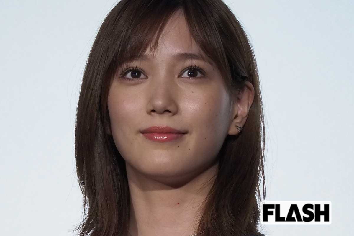 本田翼が魅せた“ミニ丈美脚”披露…TWICEツウィとの2ショットで見せた“素顔の一瞬”とは