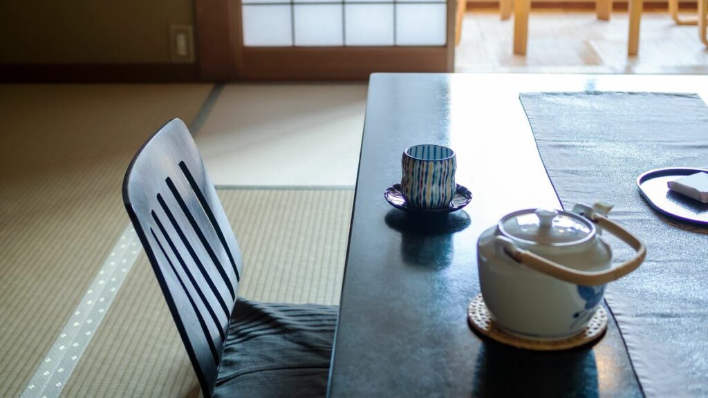 だから温泉旅館にはたいてい置いてある…健康のため､お風呂に向かう前に口に入れたい茶色い食べ物 ｢元を取ろう｣と何度も温泉に入る人は､結局疲れて帰る羽目に | PRESIDENT Online（プレジデントオンライン）