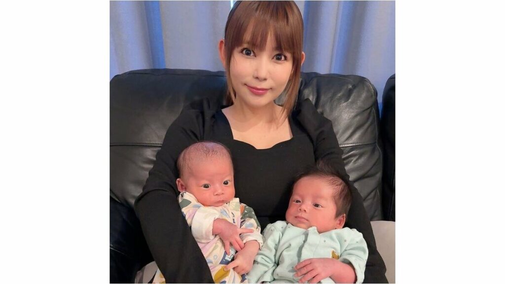 中川翔子 生後1ヵ月双子が“七三分け”でキメた姿を披露!「イヤ!と怒ってめっちゃキレる」ミルクタイムの悩みを明かすも「あきらめずに練習がんばります」 | めざましmedia | “好き”でつながる 中川翔子 生後1ヵ月双子が“七三分け”でキメた姿を披露!「イヤ!と怒ってめっちゃキレる」ミルクタイムの悩みを明かすも「あきらめずに練習がんばります」 | めざましmedia | “好き”でつながる