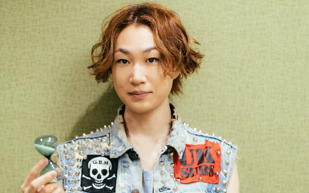 成田昭次の第一印象は「めちゃくちゃ怖い人」Rockon Social Club青山英樹が語る「分け隔てのない」「大切な存在」「ムードメーカー」の男闘呼組メンバー、寺岡呼人は…、プレゼント交換も – 双葉社 THE CHANGE 成田昭次の第一印象は「めちゃくちゃ怖い人」Rockon Social Club青山英樹が語る「分け隔てのない」「大切な存在」「ムードメーカー」の男闘呼組メンバー、寺岡呼人は…、プレゼント交換も - 双葉社 THE CHANGE