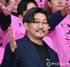 蛙亭イワクラと破局報告のオズワルド伊藤、ラブコメ映画イベントで自虐「最近は…」